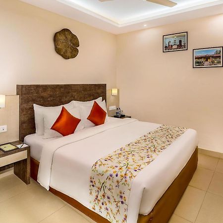 Hotel White Rose Igi Airport Neu-Delhi Exterior foto